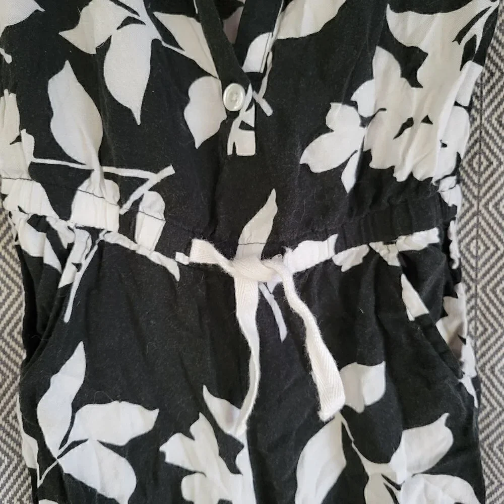 Crazy 8 Black And White Floral Romper Size 3T